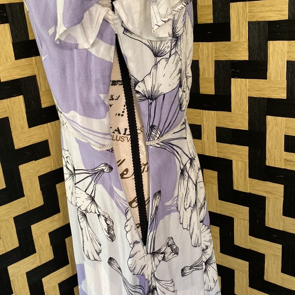 Flutter Sleeve Dress - Picture 5 of 6